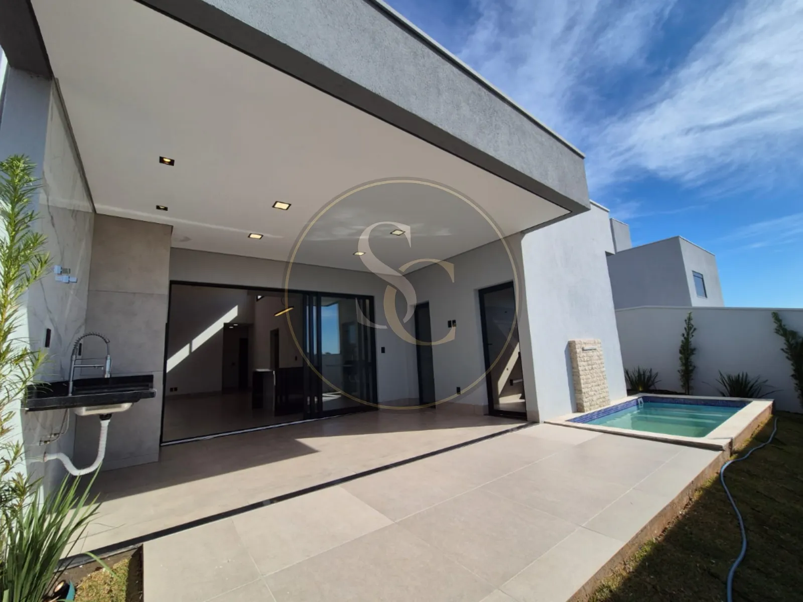 0028C - CASA TÉRREA 3/4 (TODOS SUÍTES) - CONDOMÍNIO FECHADO TERRAS ALPHA — foto 1 de 10