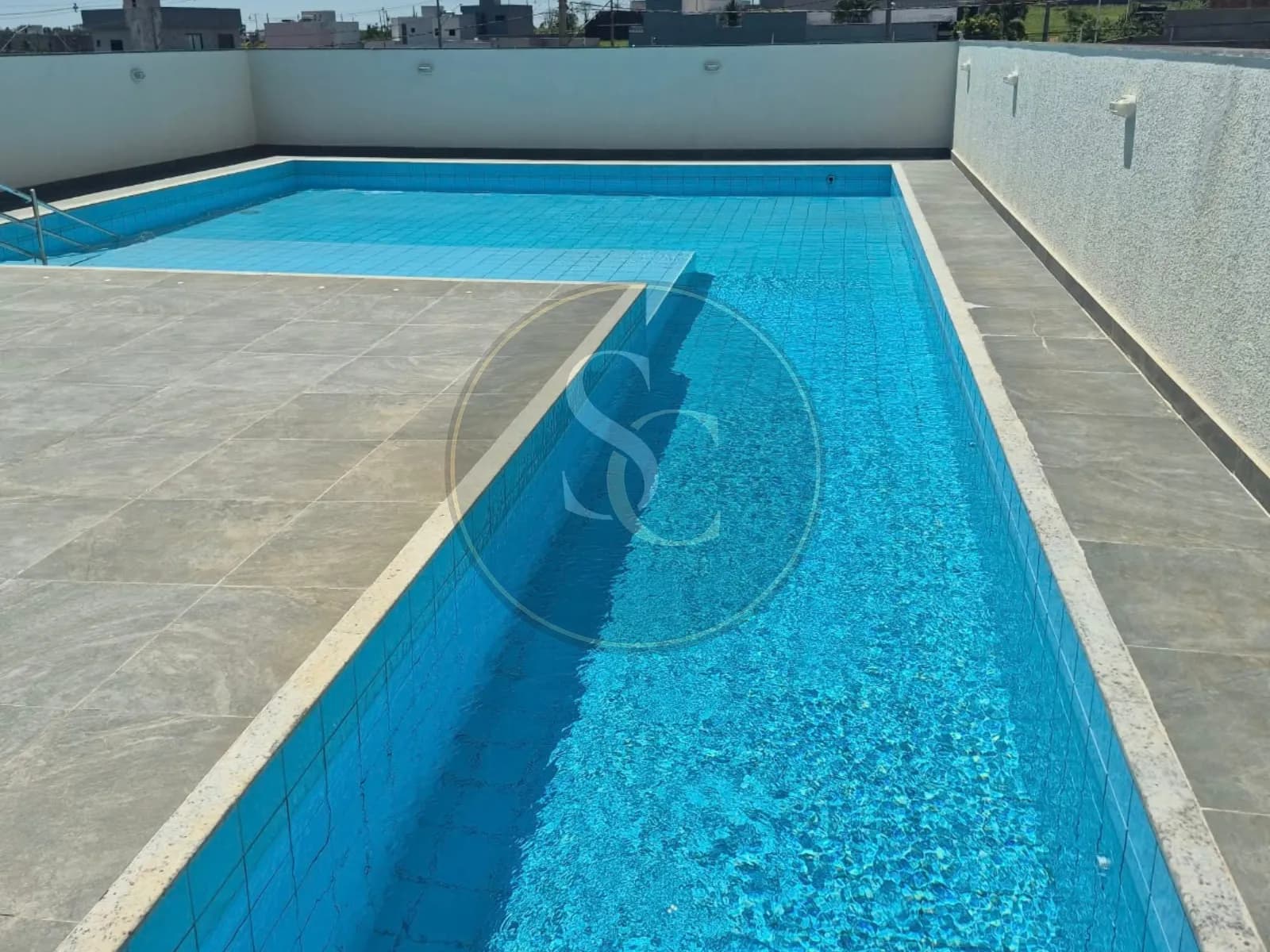 0054A - APARTAMENTO 2/4 COM SUÍTE E VARANDA - PORTAL DO VALE — foto 1 de 10