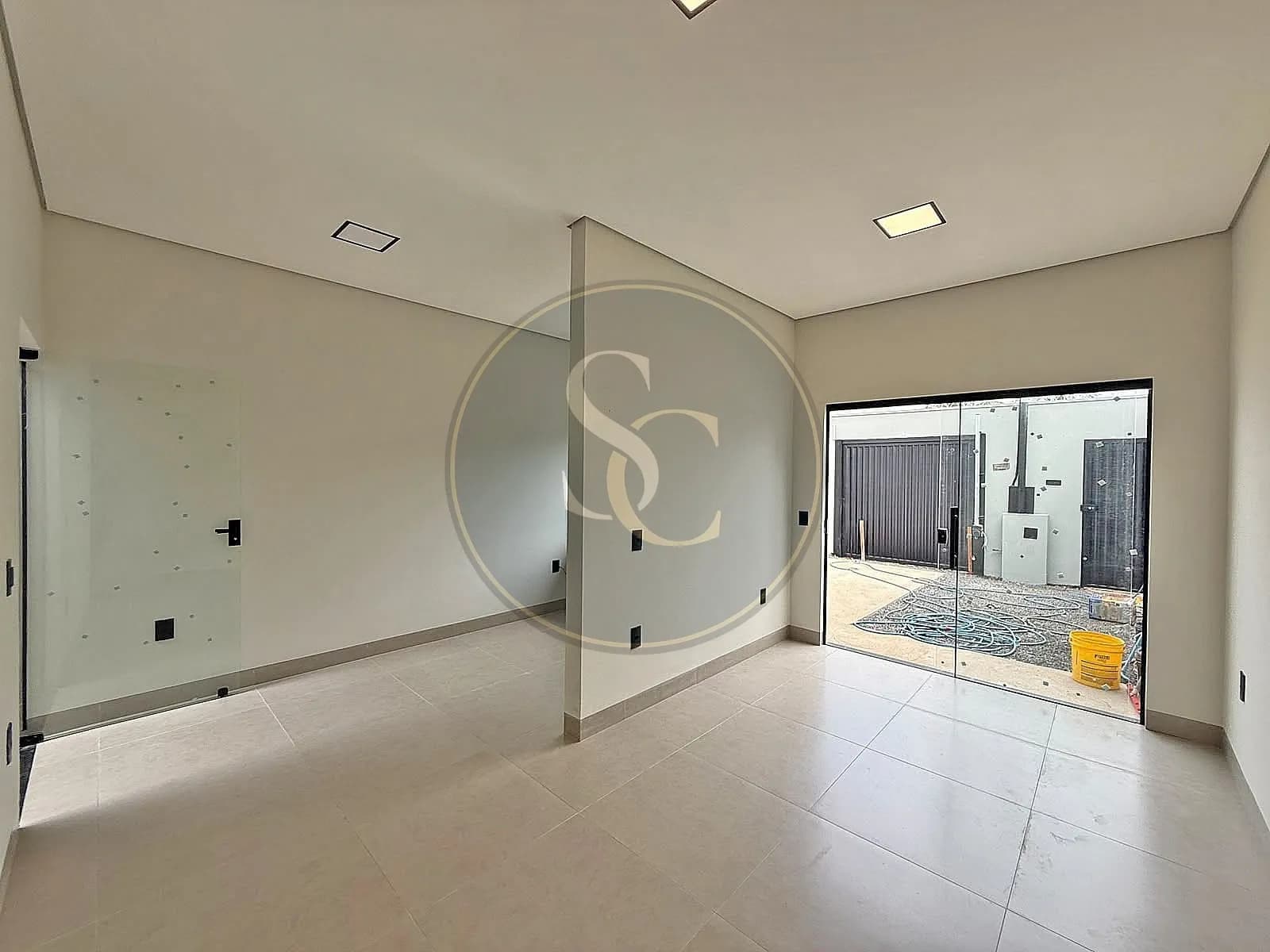 0053C - CASA 3/4 COM SUÍTE E GARAGEM PRA 2 CARROS NO JARDIM AMÉRICA 2 — foto 1 de 10