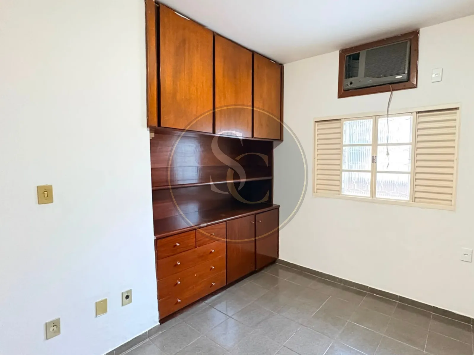 0039C - CASA 3 QUARTOS COM TERRENO GIGANTE NO JARDIM PATRÍCIA — foto 1 de 10